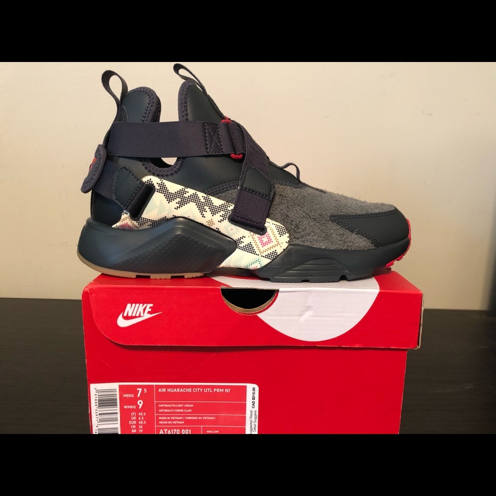 Nike Air Huarache City Utility Women Size 9 NWT